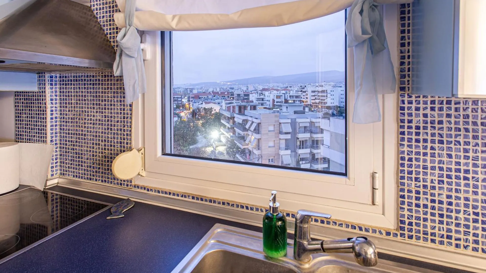 Celestial Garden-Thessaloniki'S Modern, Eclectic Penthouse With An Amazing View And Veranda 0*, Thessaloniki